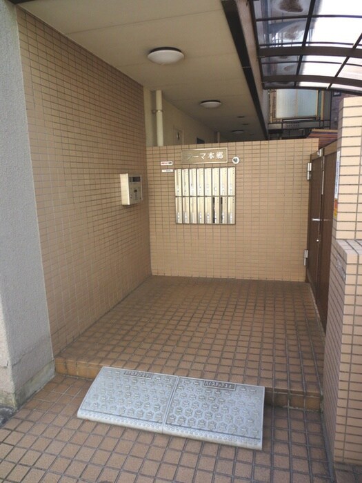 物件外観写真3　(エントランス部分)