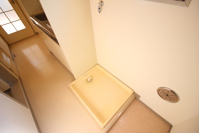 物件内観写真10　(洗濯機置場)