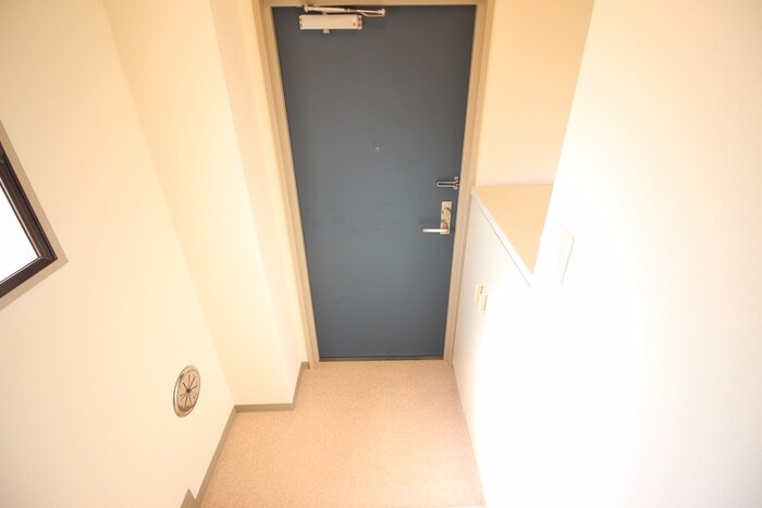 物件内観写真12　(玄関)
