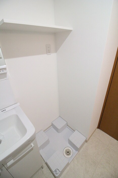 物件内観写真14　(洗濯機置場)