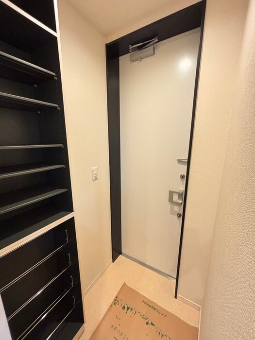 物件内観写真7　(玄関)