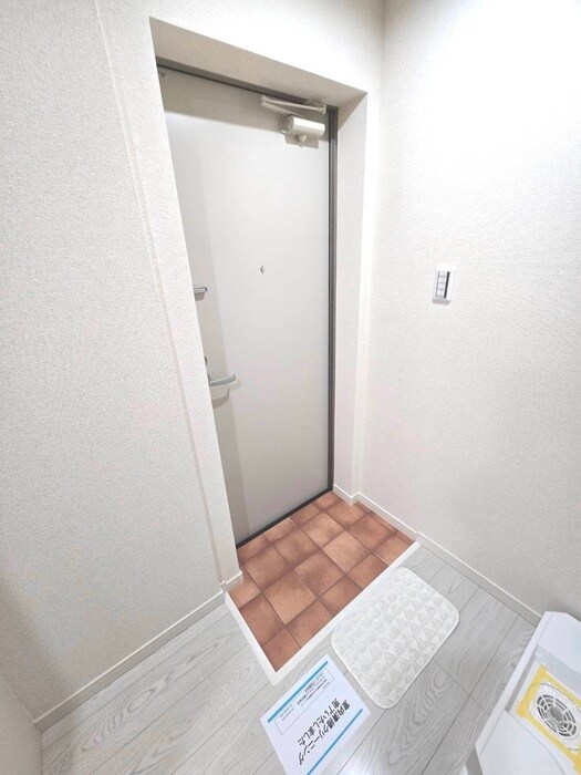 物件内観写真17　(玄関)