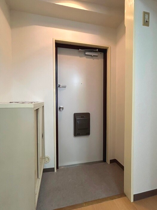 物件内観写真12　(玄関)