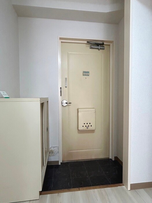 物件内観写真13　(玄関)