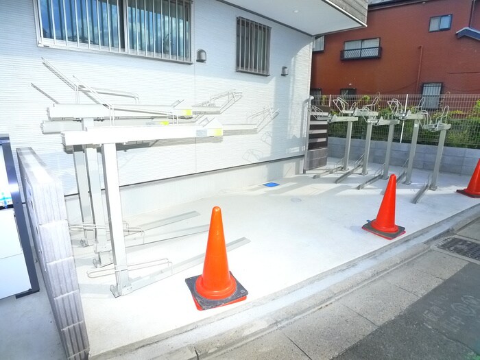 物件外観写真5　(駐輪場)