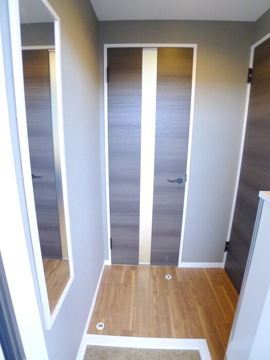 物件内観写真12　(玄関)