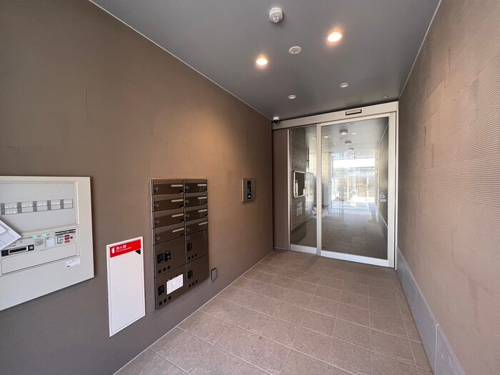 物件外観写真3　(エントランス部分)