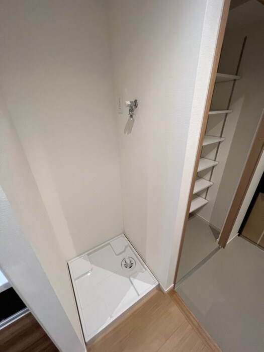 物件内観写真15　(洗濯機置場)