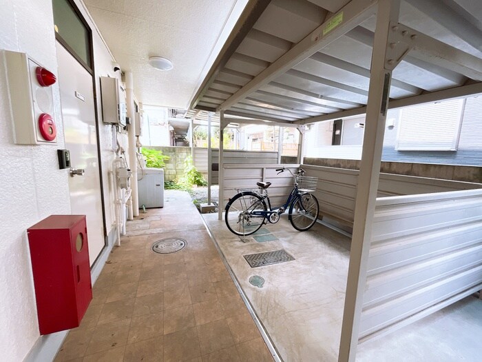 物件外観写真4　(駐輪場)