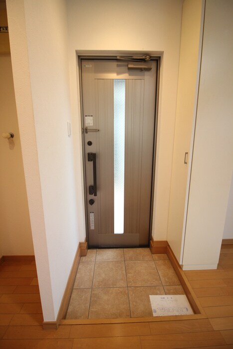 物件内観写真13　(玄関)