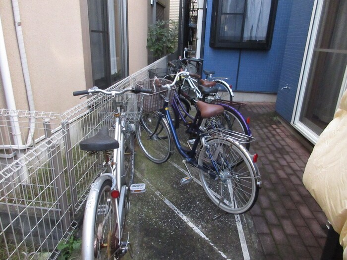 物件外観写真2　(駐輪場)