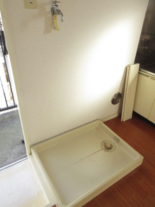 物件内観写真12　(洗濯機置場)