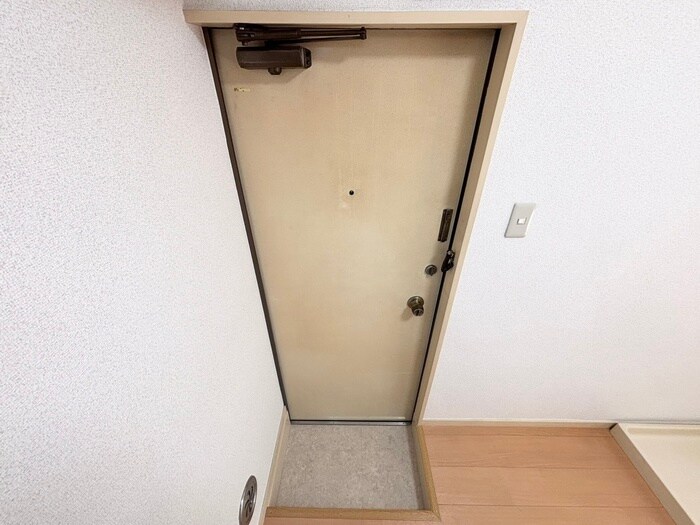 物件内観写真12　(玄関)