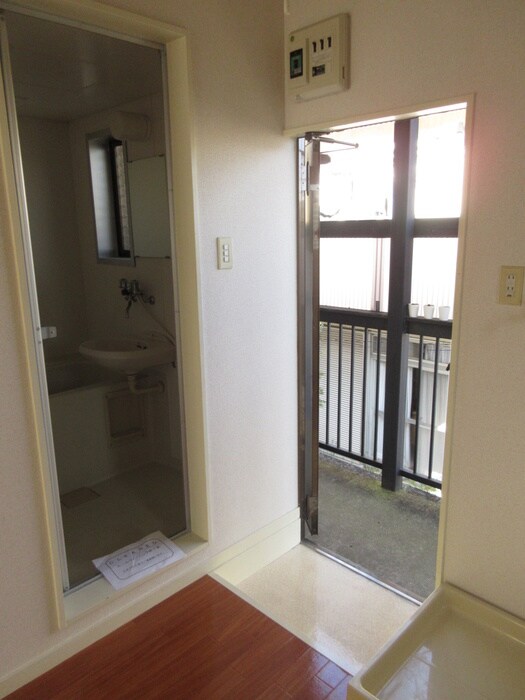 物件内観写真16　(玄関)