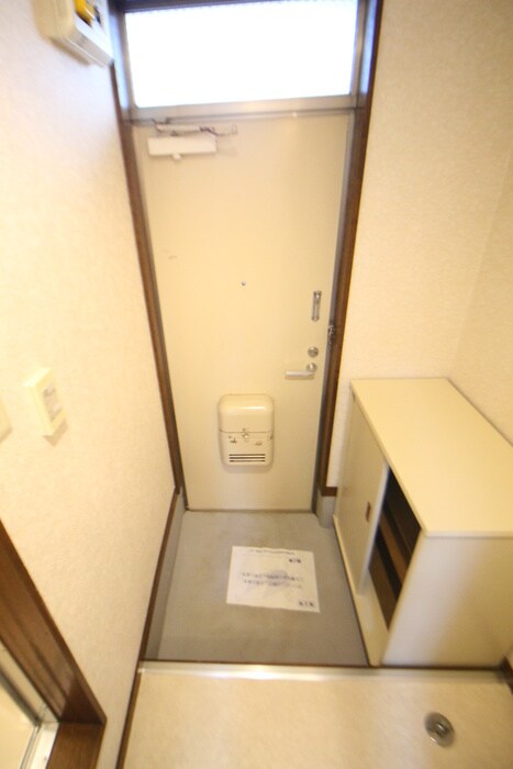 物件内観写真7　(玄関)
