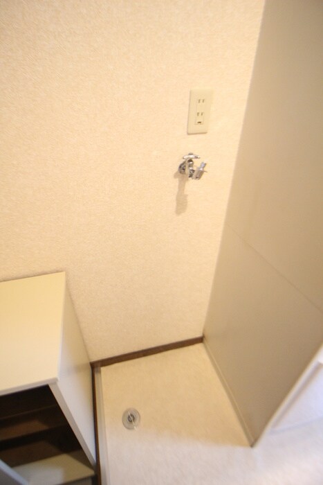 物件内観写真8　(洗濯機置場)