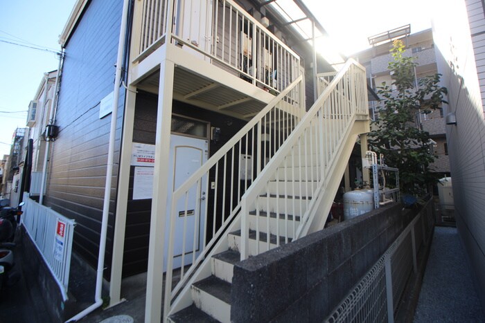 物件外観写真3　(エントランス部分)