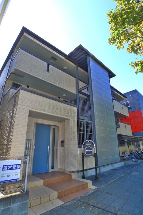 物件外観写真2　(エントランス部分)