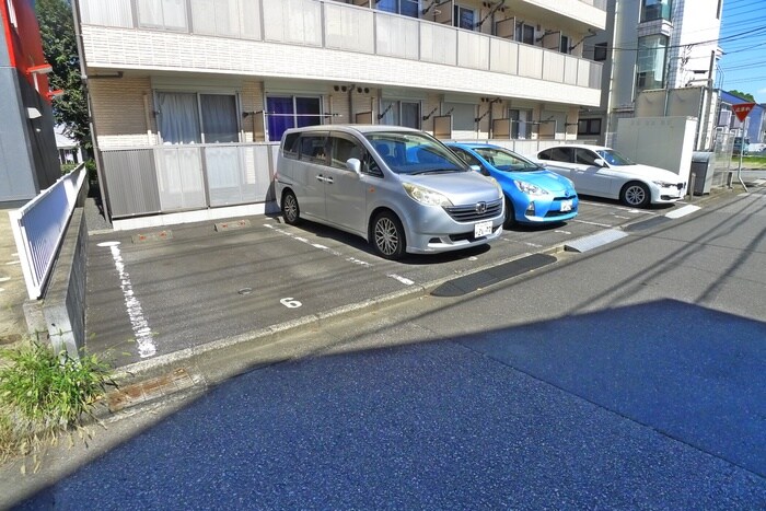 物件外観写真3　(駐車場)