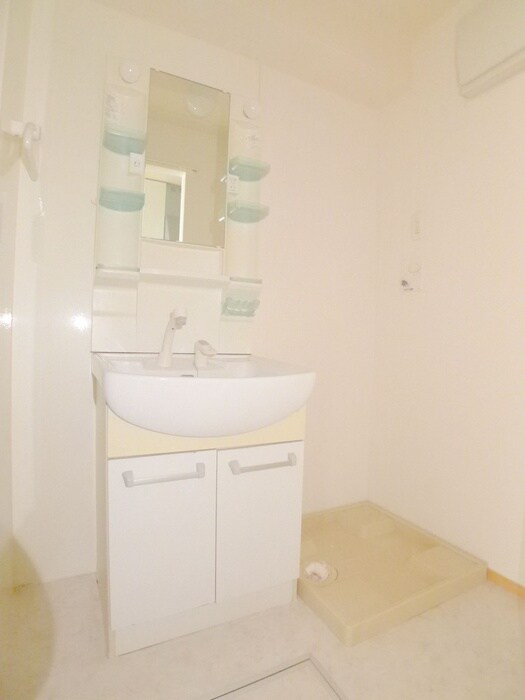 物件内観写真14　(洗濯機置場)