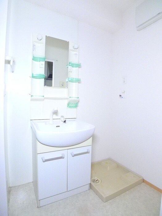 物件内観写真17　(洗濯機置場)