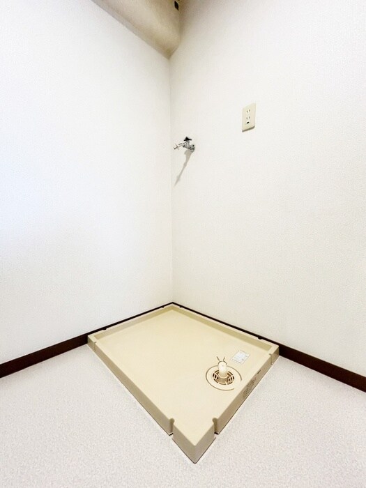 物件内観写真15　(洗濯機置場)