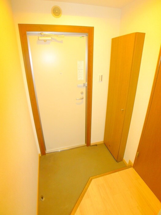 物件内観写真16　(玄関)