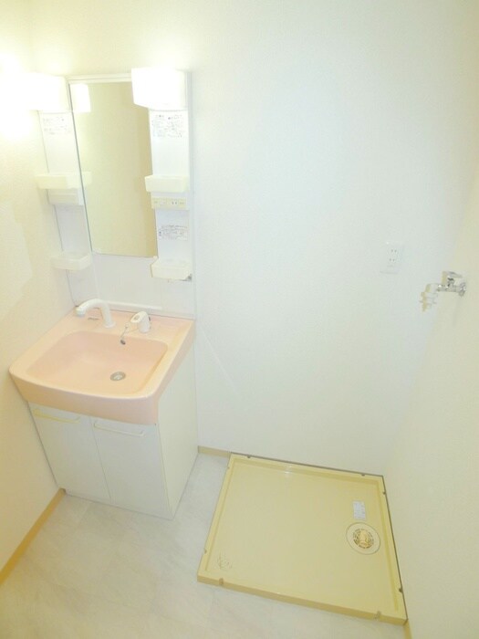 物件内観写真17　(洗濯機置場)