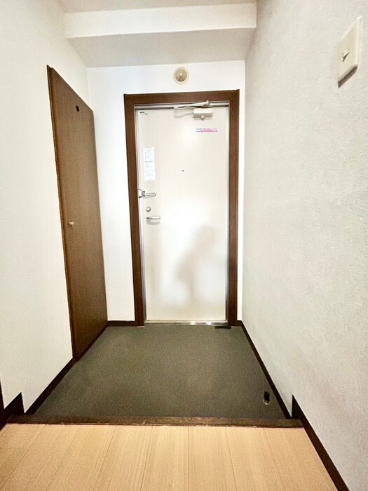 物件内観写真18　(玄関)