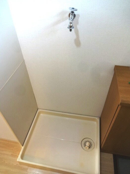 物件内観写真10　(洗濯機置場)