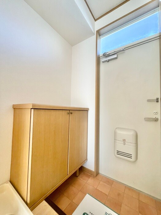 物件内観写真12　(玄関)