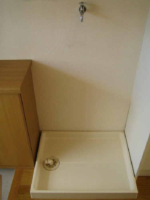 物件内観写真14　(洗濯機置場)