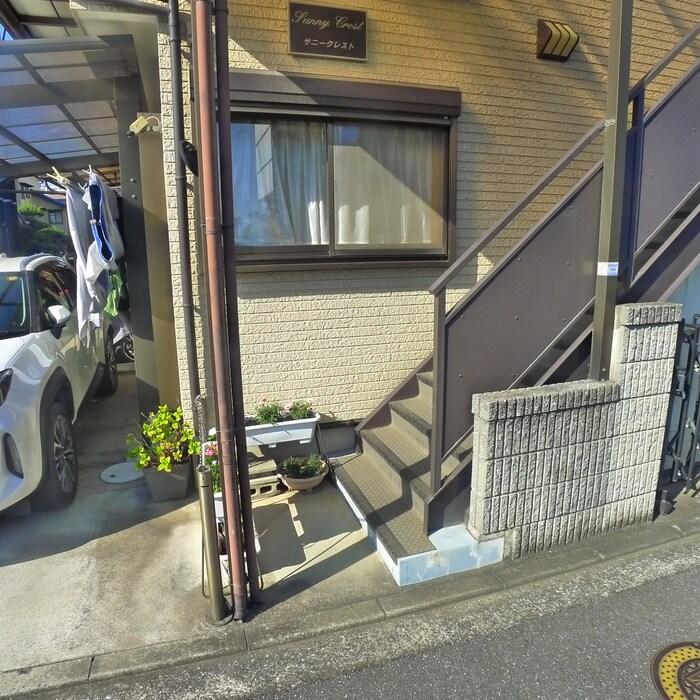 物件外観写真4　(エントランス部分)