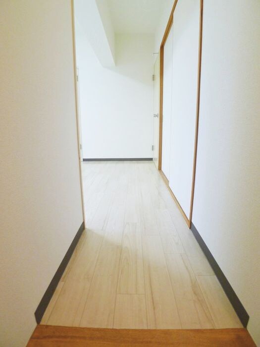 物件内観写真10　(廊下)