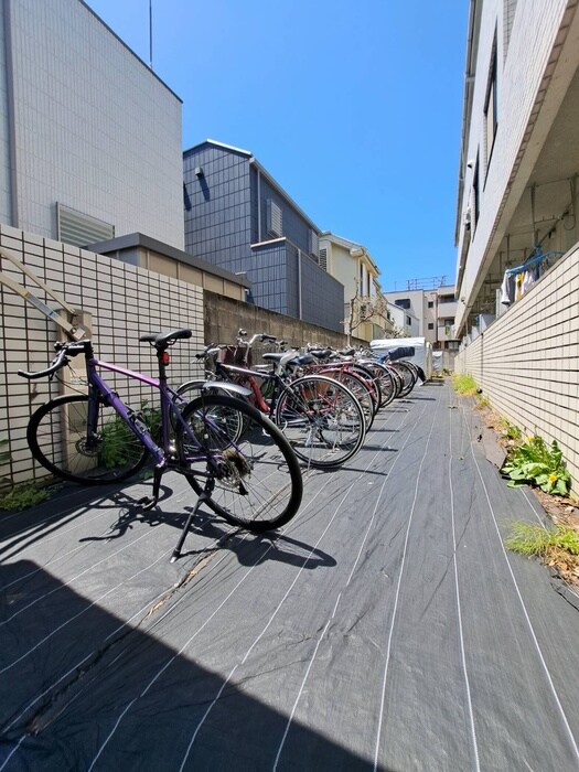 物件外観写真4　(駐輪場)