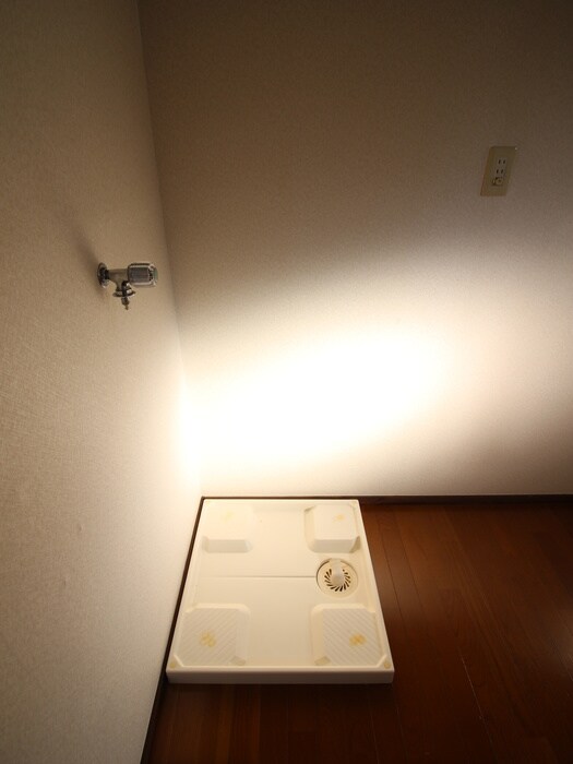 物件内観写真13　(洗濯機置場)