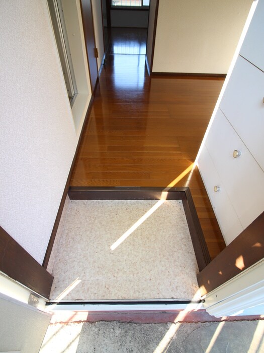 物件内観写真14　(玄関)