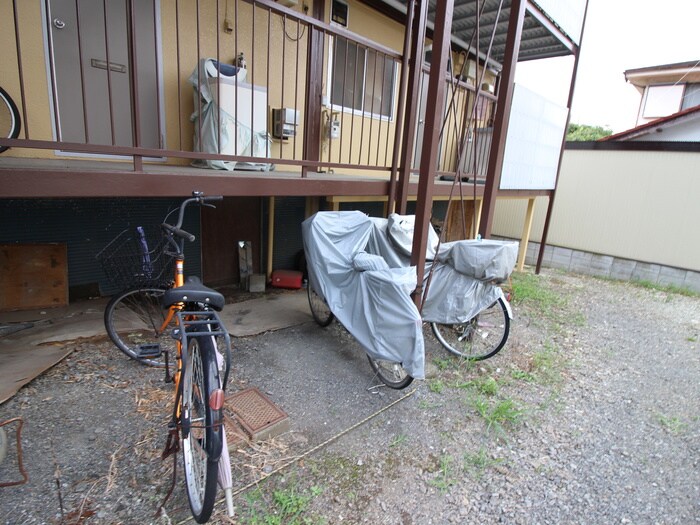 物件外観写真3　(駐輪場)