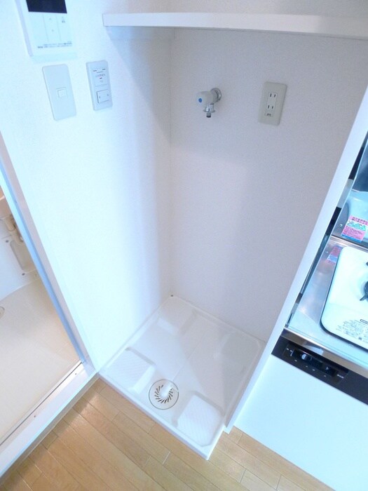 物件内観写真10　(洗濯機置場)