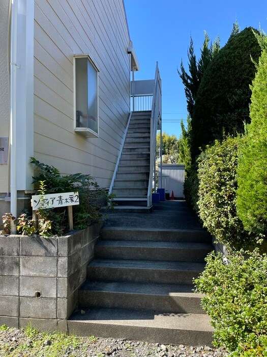 物件外観写真2　(エントランス部分)