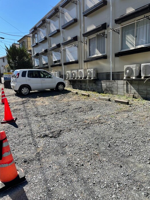 物件外観写真4　(駐車場)