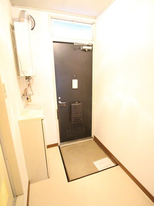物件内観写真16　(玄関)