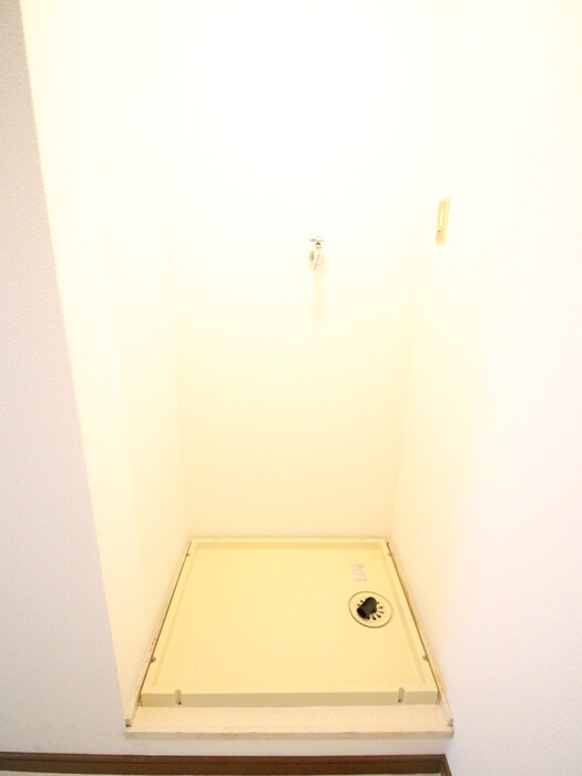 物件内観写真18　(洗濯機置場)