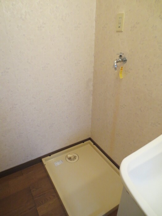 物件内観写真13　(洗濯機置場)