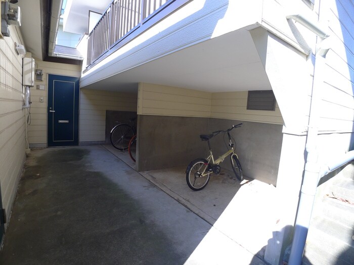物件外観写真4　(駐輪場)