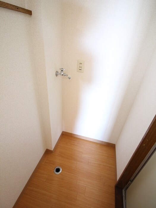 物件内観写真11　(洗濯機置場)