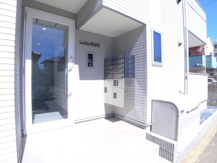 物件外観写真3　(エントランス部分)