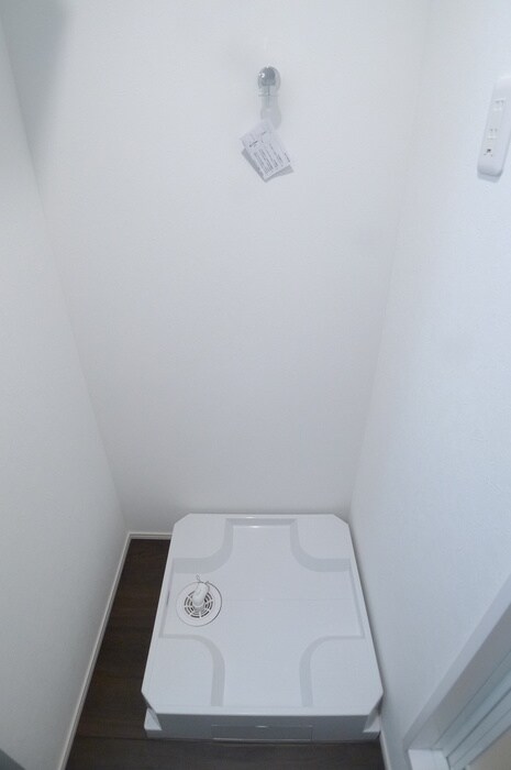 物件内観写真12　(洗濯機置場)