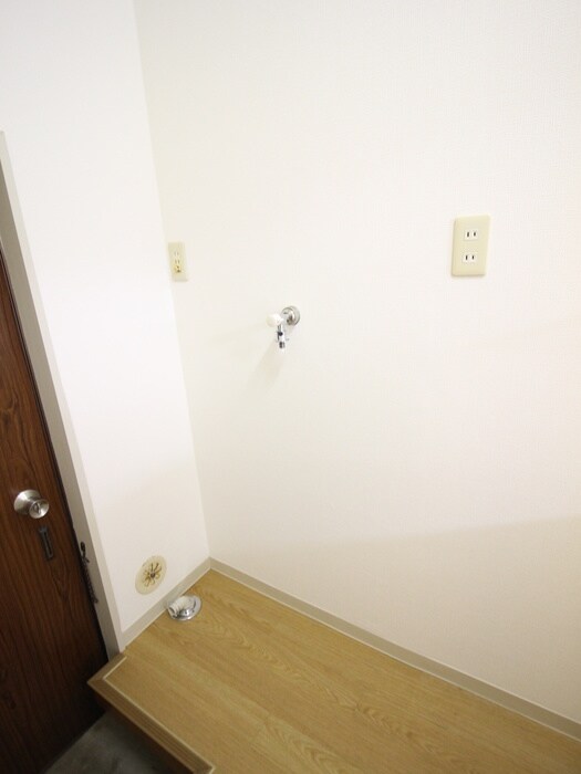 物件内観写真17　(洗濯機置場)