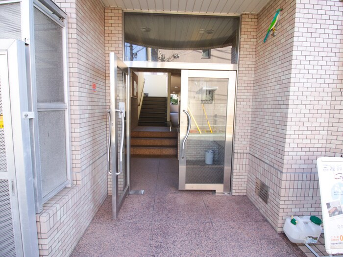 物件外観写真5　(エントランス部分)